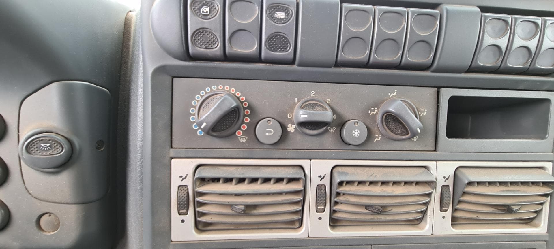 Iveco Eurocargo ML120 com Contentor Basculante 6/9 · Loulé — image 14