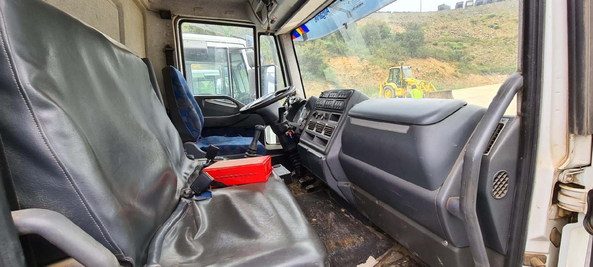 Iveco Eurocargo ML120 com Contentor Basculante 6/9 · Loulé — image 13