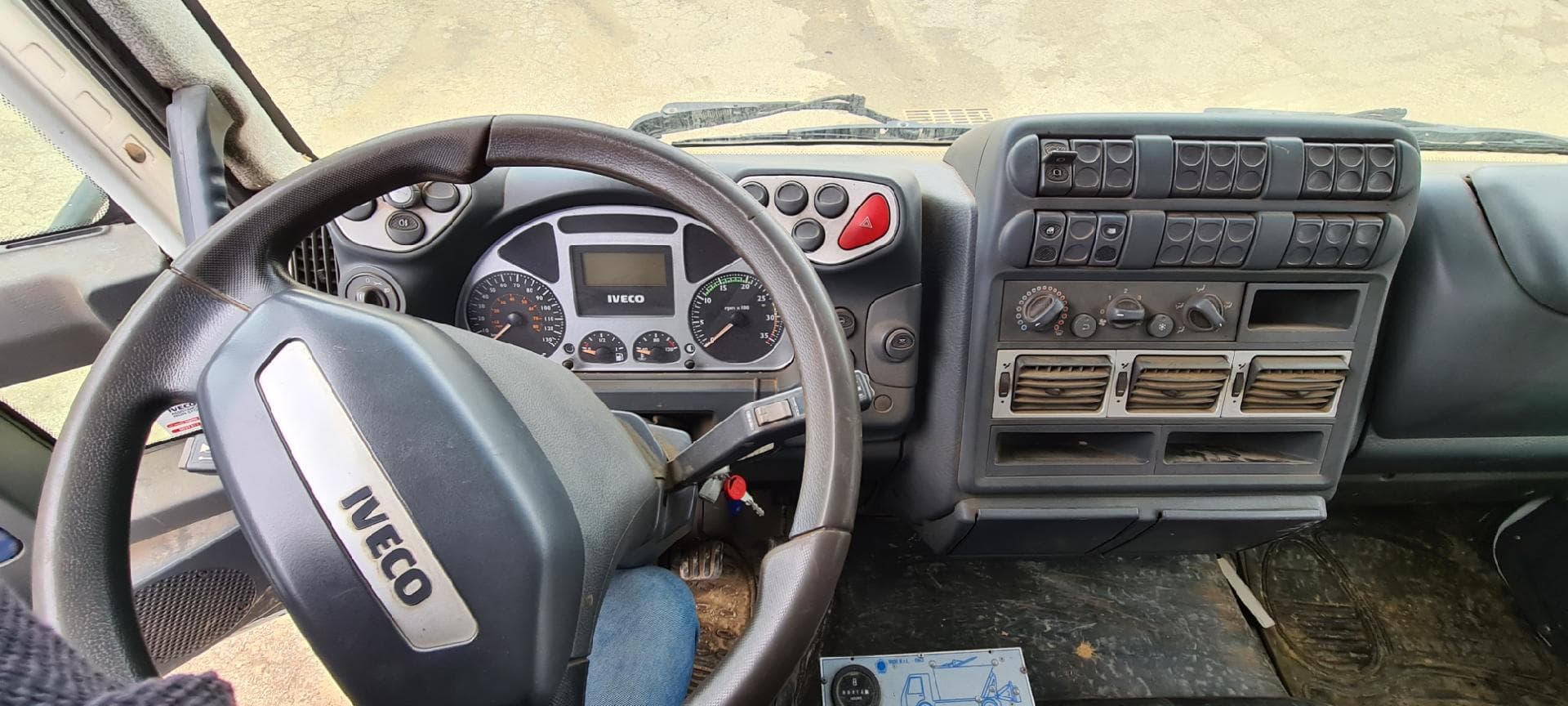 Iveco Eurocargo ML120 com Contentor Basculante 6/9 · Loulé — image 11