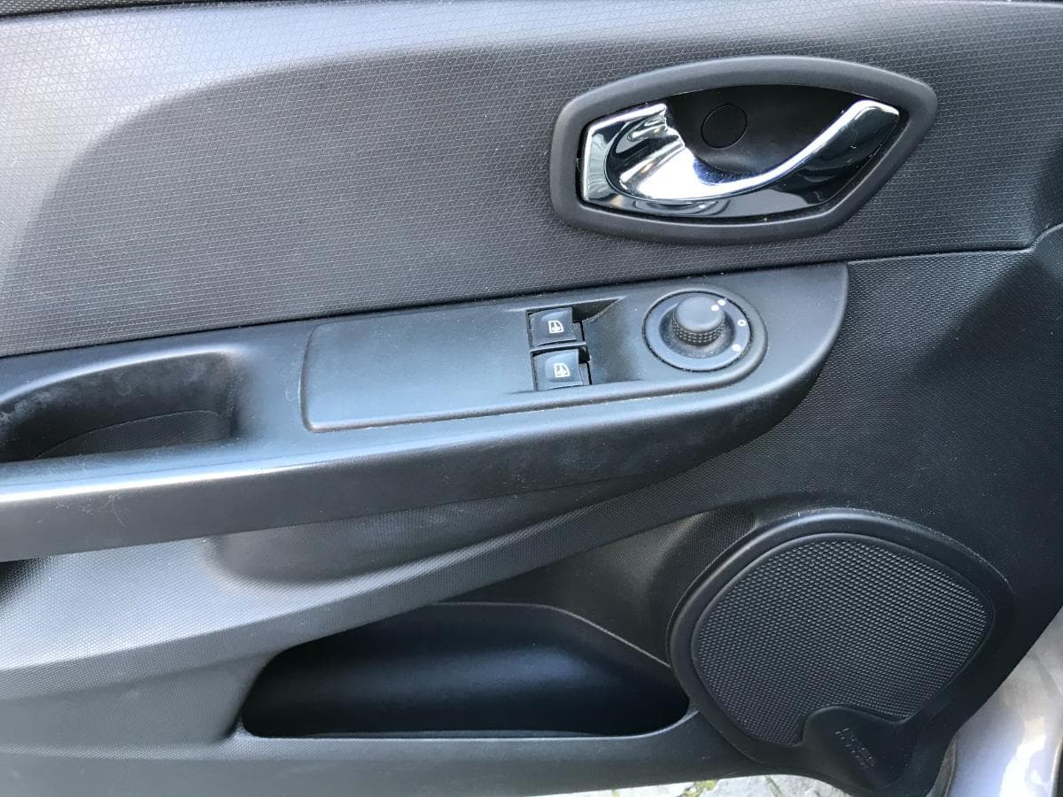 Renault Clio 1.5 DCI · Ano 2013 — image 19