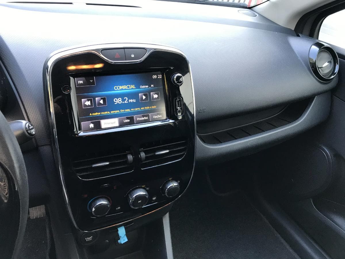 Renault Clio 1.5 DCI · Ano 2013 — image 22