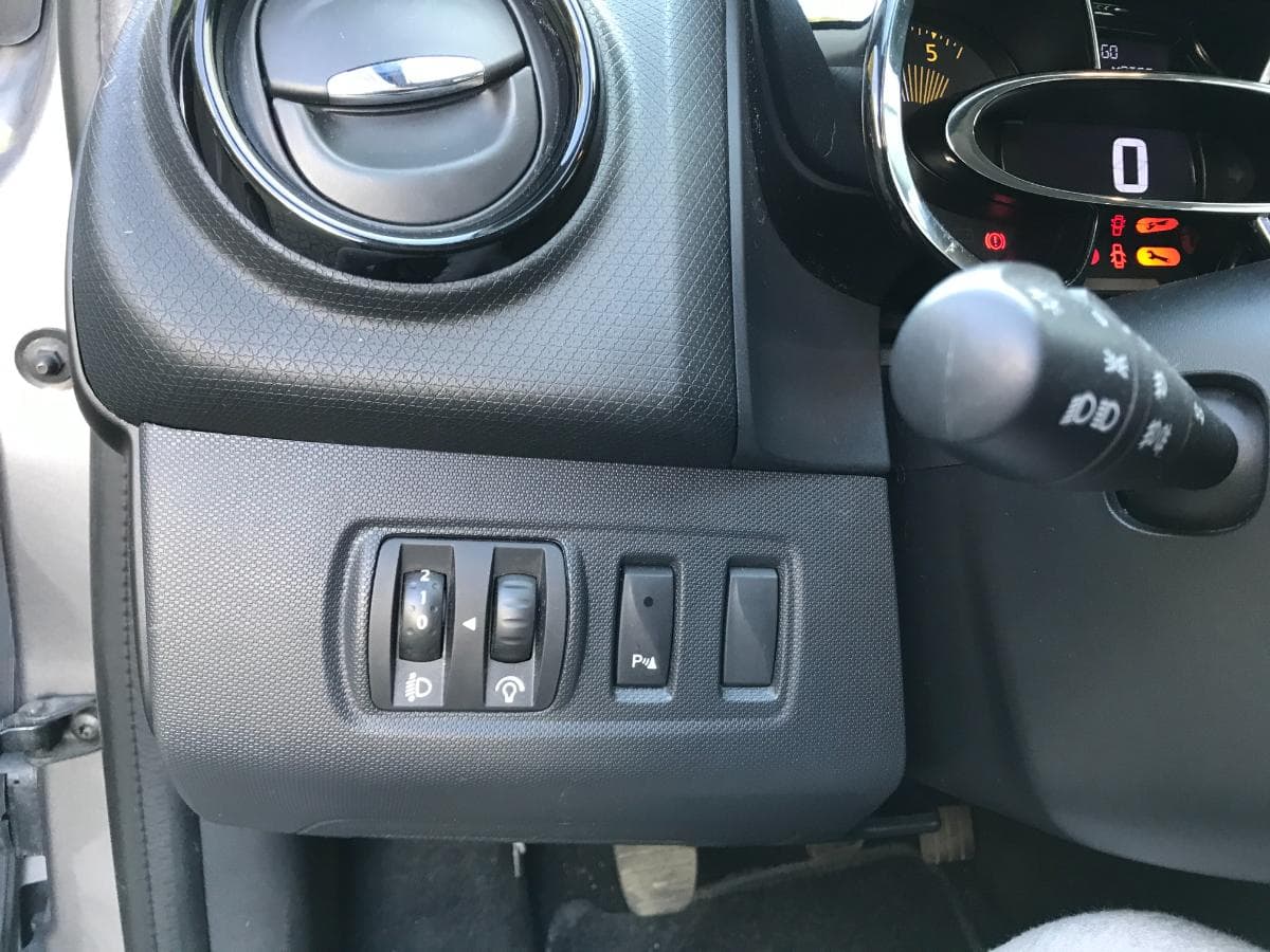 Renault Clio 1.5 DCI · Ano 2013 — image 23