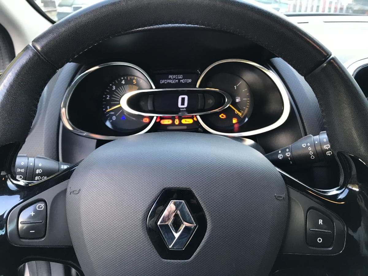 Renault Clio 1.5 DCI · Ano 2013 — image 25