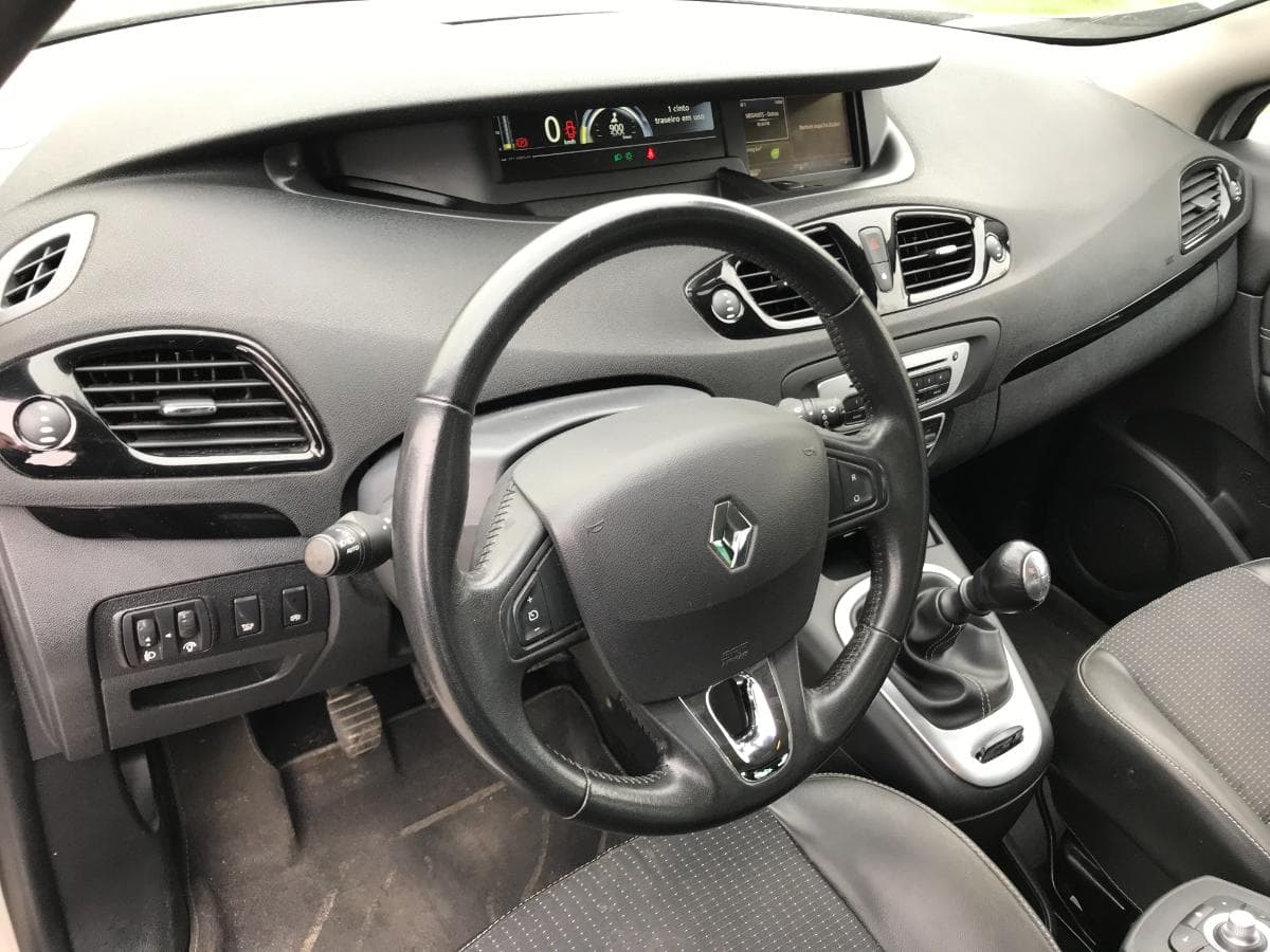 Renault Scénic · Ano 2015 — imagem 23
