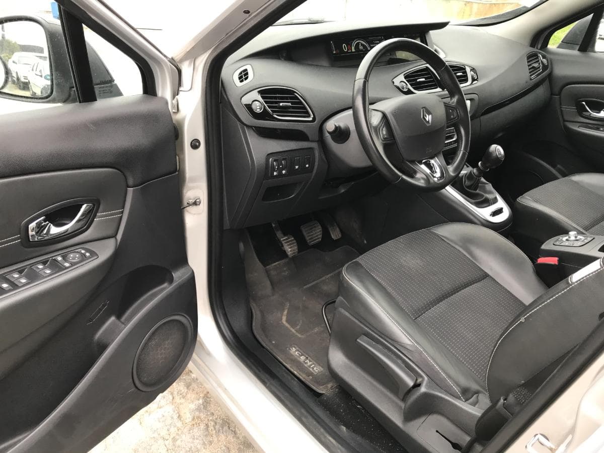 Renault Scénic · Ano 2015 — imagem 18
