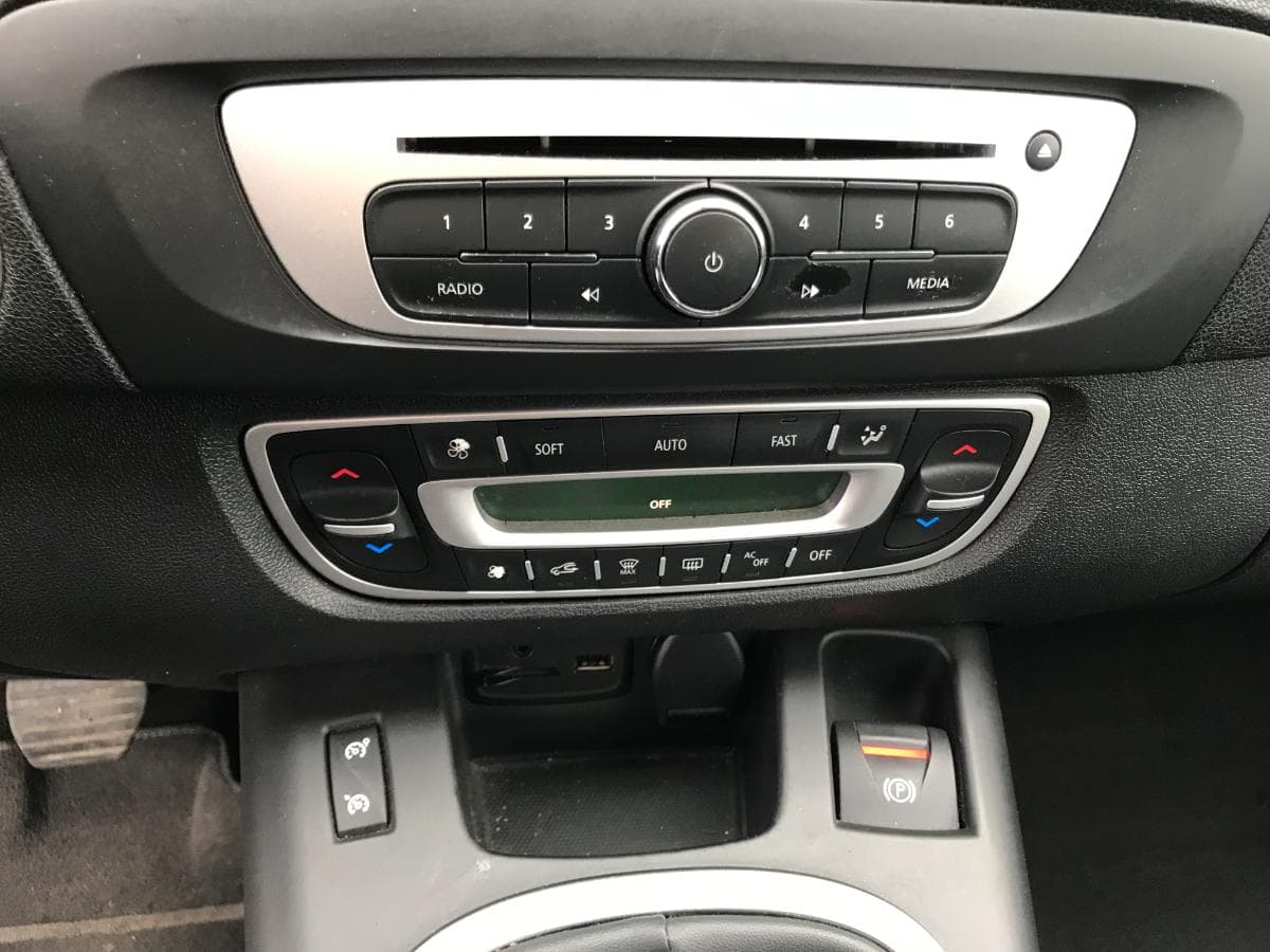 Renault Scénic · Ano 2015 — imagem 24