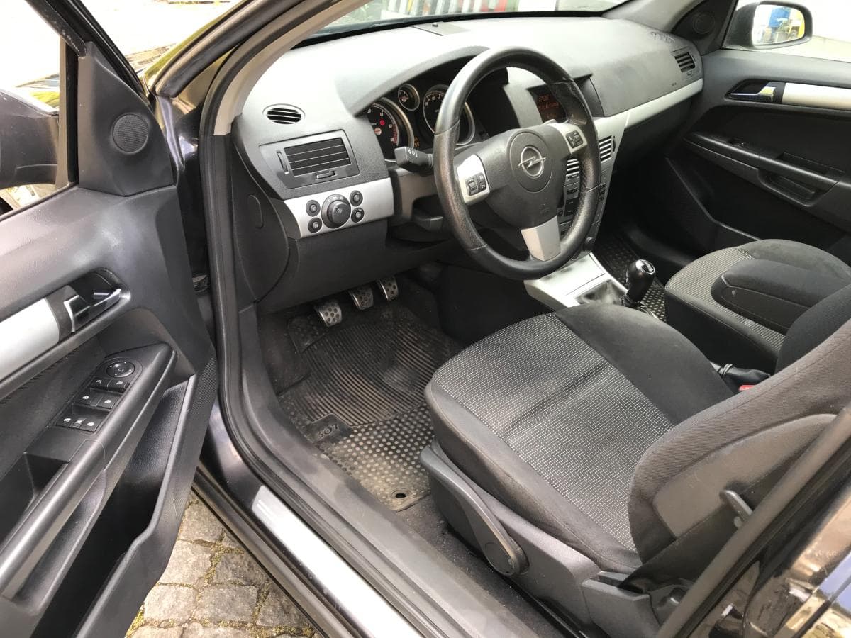Opel Astra 1.3 CDTI · Ano 2008 — image 17