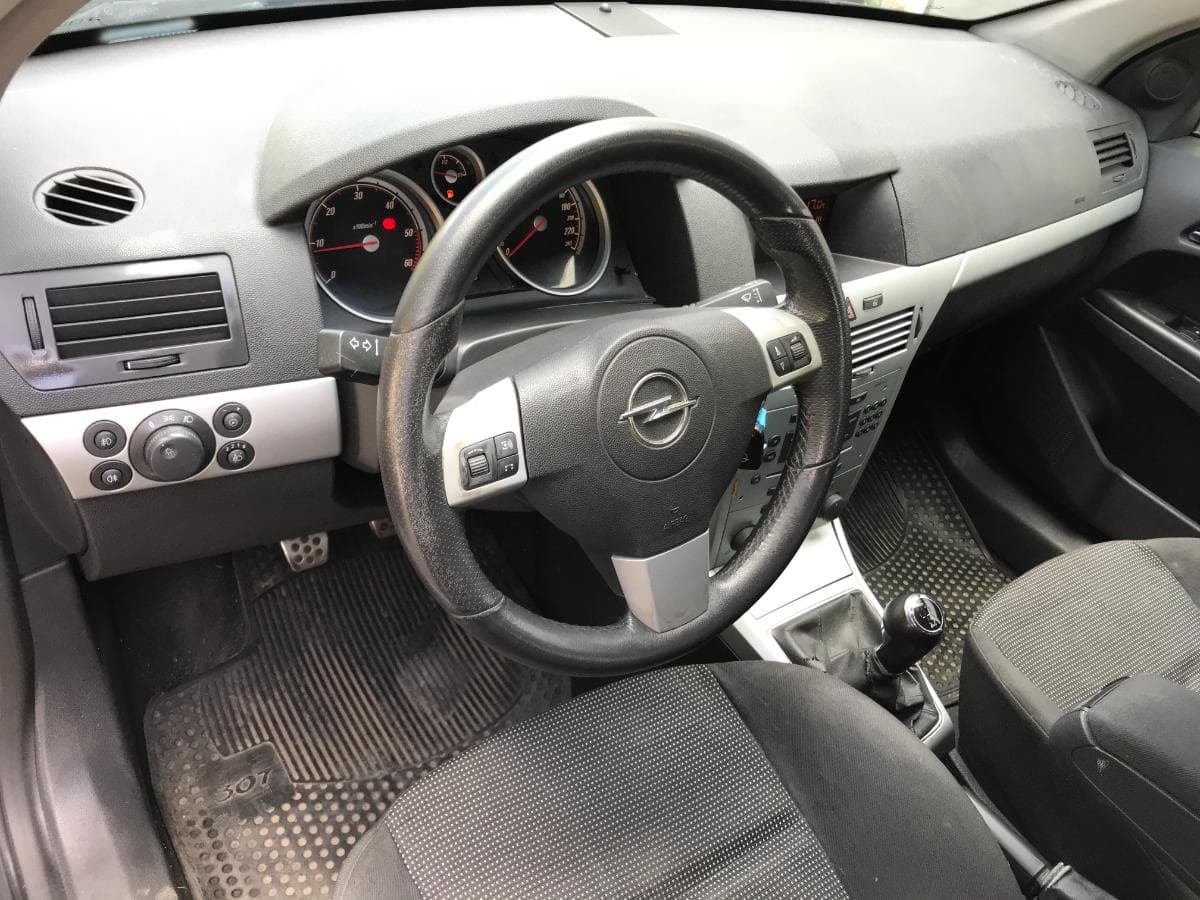 Opel Astra 1.3 CDTI · Ano 2008 — image 24