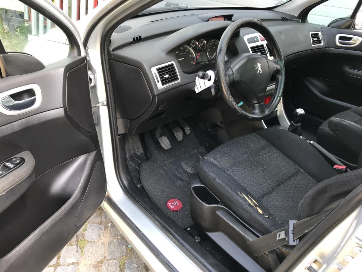 Peugeot 307 SW 1.6 HDI · Ano 2007 — imagem 15
