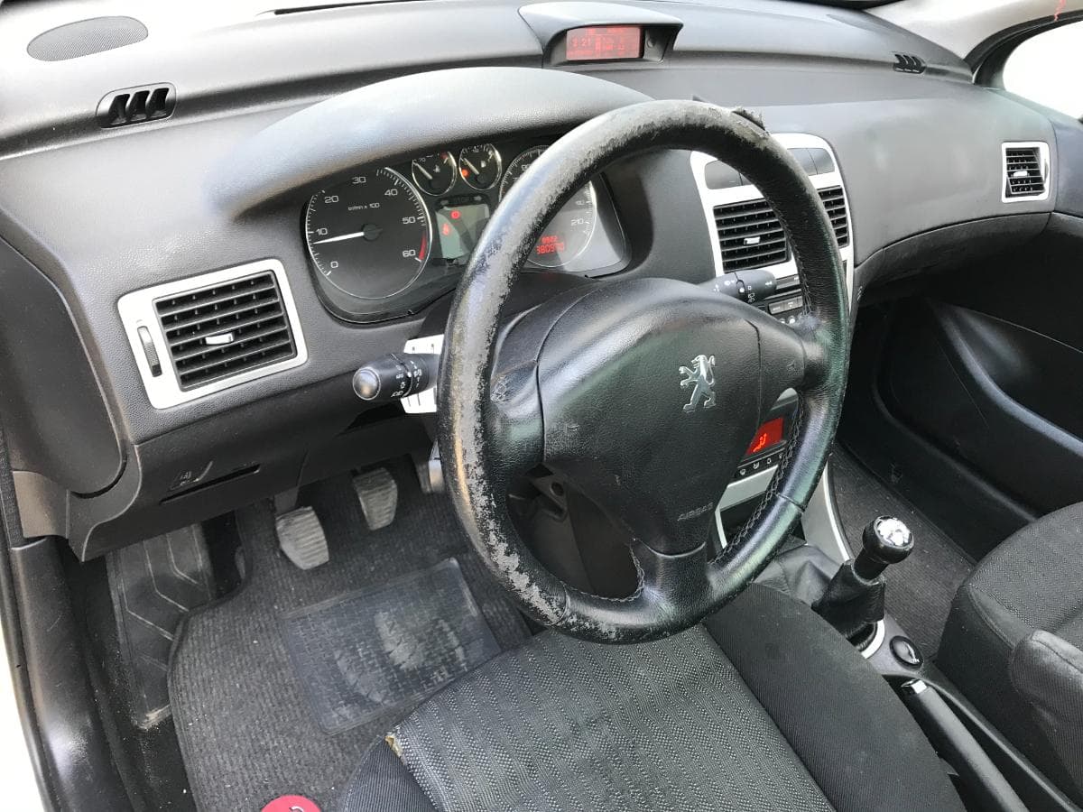 Peugeot 307 SW 1.6 HDI · Ano 2007 — imagem 17