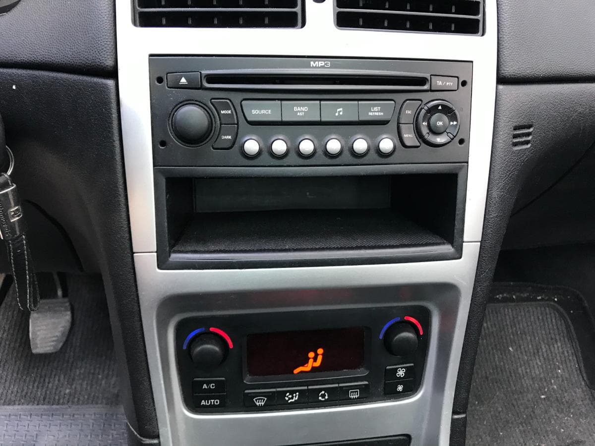 Peugeot 307 SW 1.6 HDI · Ano 2007 — imagem 26