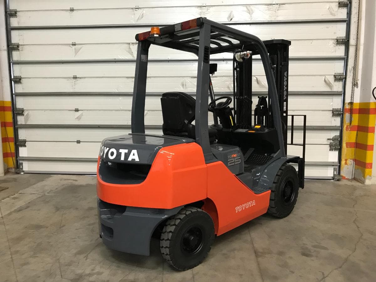 Empilhador Toyota · 2500kg · Ano 2016 — image 3