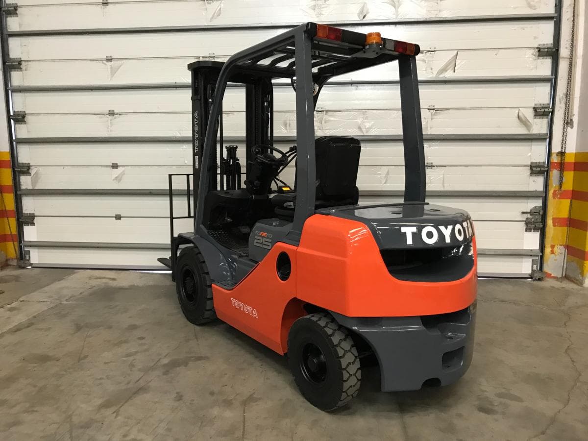 Empilhador Toyota · 2500kg · Ano 2016 — image 4