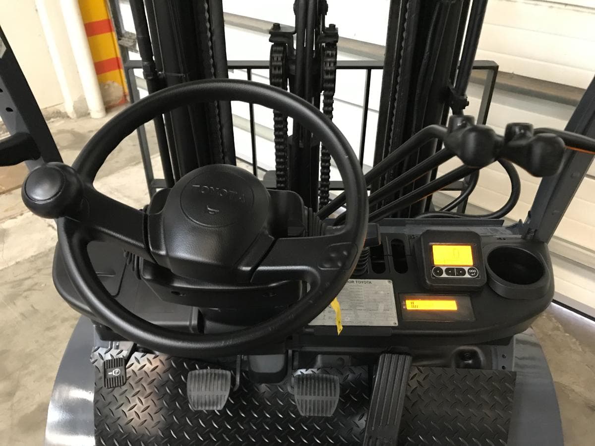 Empilhador Toyota · 2500kg · Ano 2016 — image 8