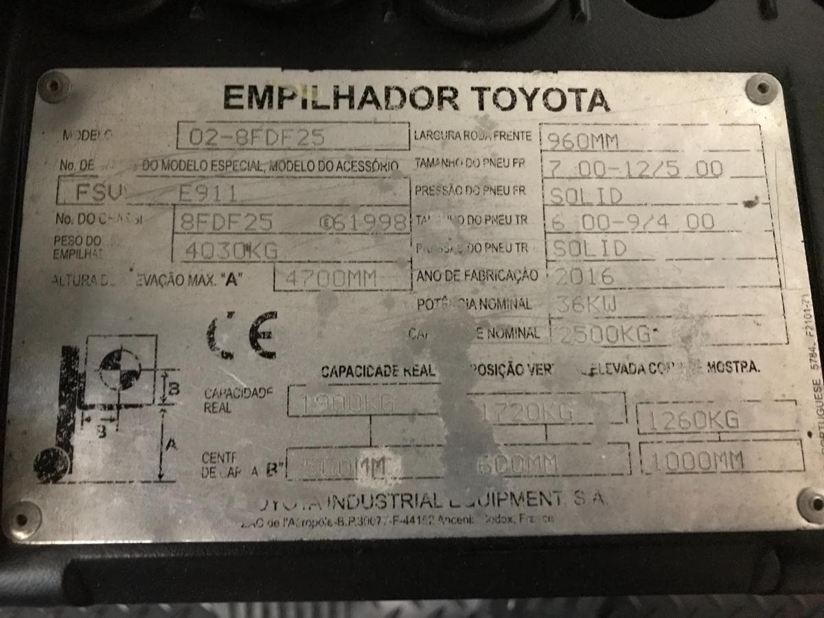 Empilhador Toyota · 2500kg · Ano 2016 — image 10