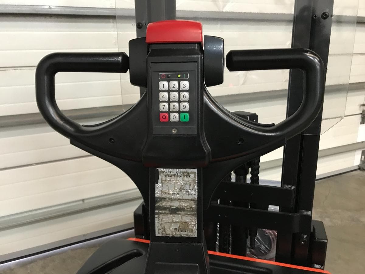 Stacker Toyota 7SM10 · Ano 2006 — image 8