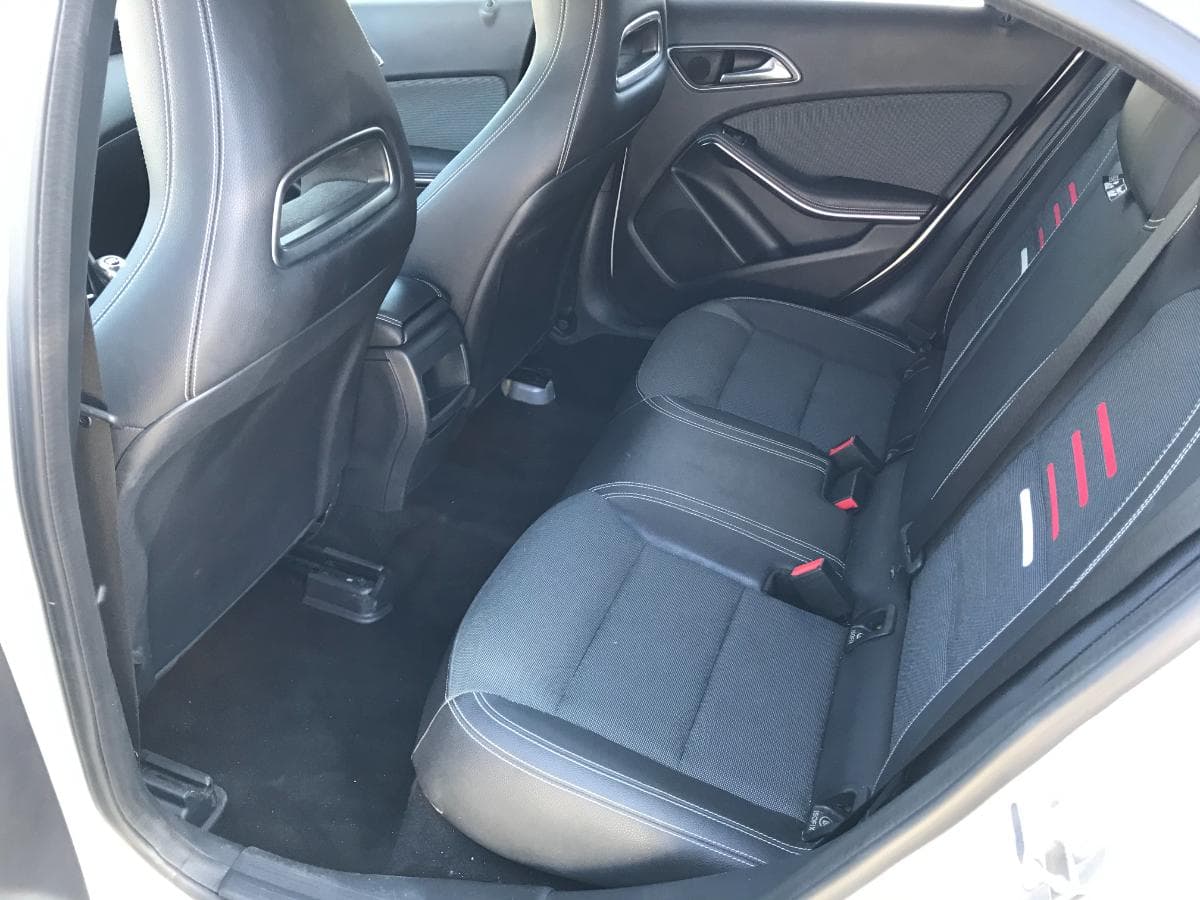 Mercedes-Benz A180D · Ano 2018 — image 15