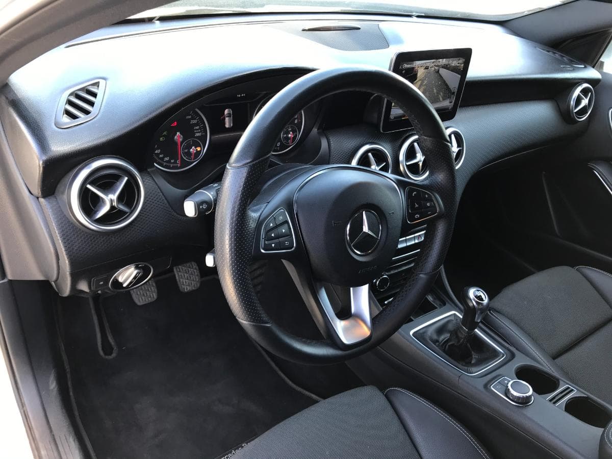 Mercedes-Benz A180D · Ano 2018 — image 17