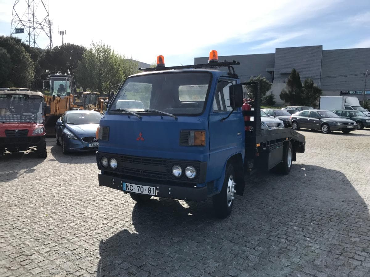 Pronto-Socorro Mitsubishi Canter FE 110 · Ano 1983 — image 3