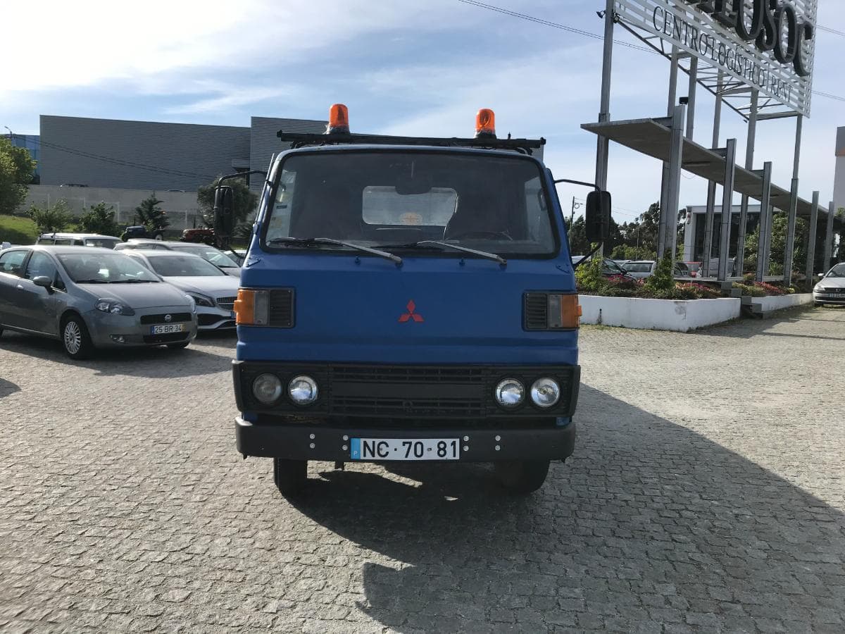 Pronto-Socorro Mitsubishi Canter FE 110 · Ano 1983 — image 2