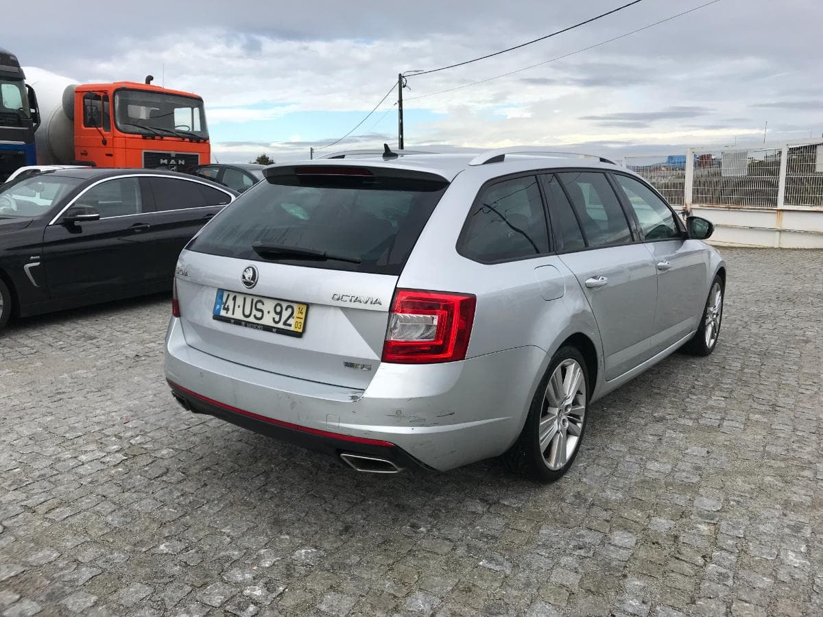 Skoda Octavia 2.0 TDI · Ano 2014 — imagem 4