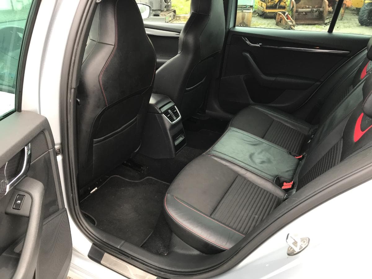 Skoda Octavia 2.0 TDI · Ano 2014 — imagem 18