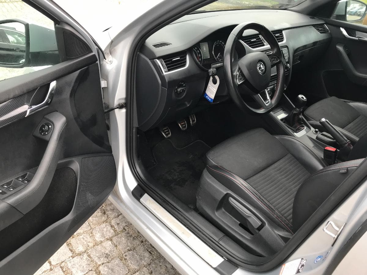 Skoda Octavia 2.0 TDI · Ano 2014 — imagem 17