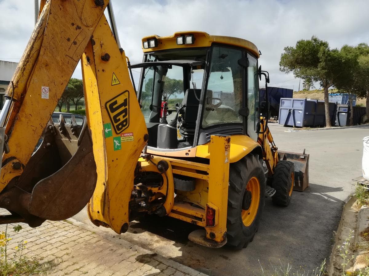 Retroescavadora JCB 3CX-4T — image 5