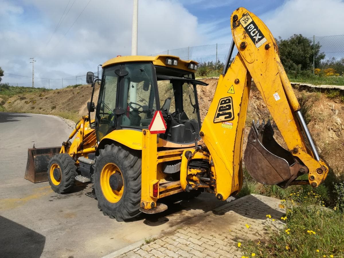 Retroescavadora JCB 3CX-4T — image 3