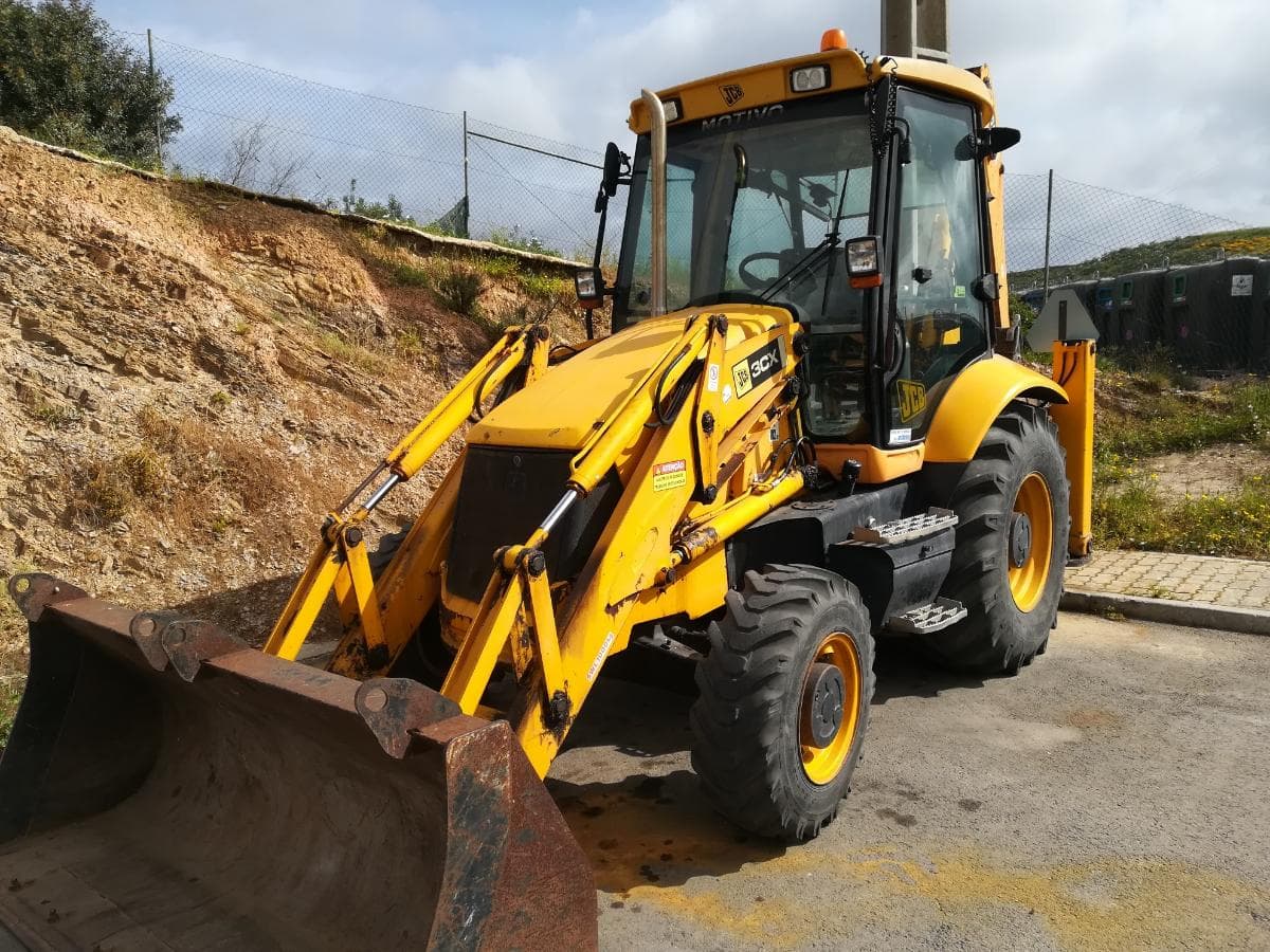 Retroescavadora JCB 3CX-4T — image 1