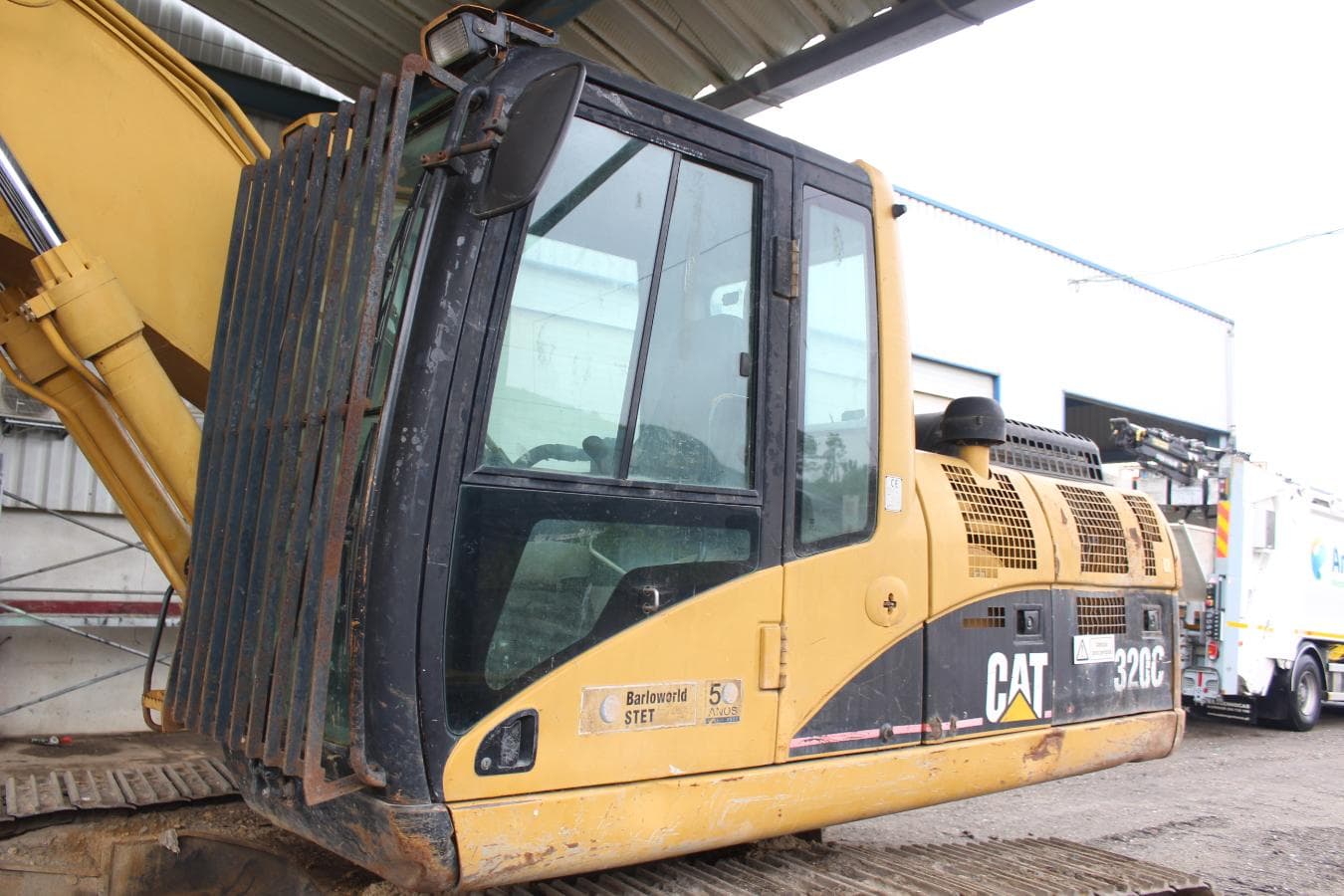 Escavadora Rastos CAT 320C — imagem 4