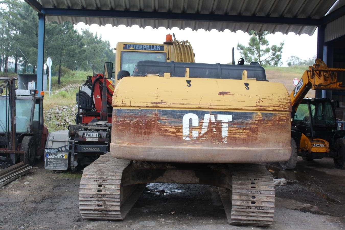 Escavadora Rastos CAT 320C — imagem 2