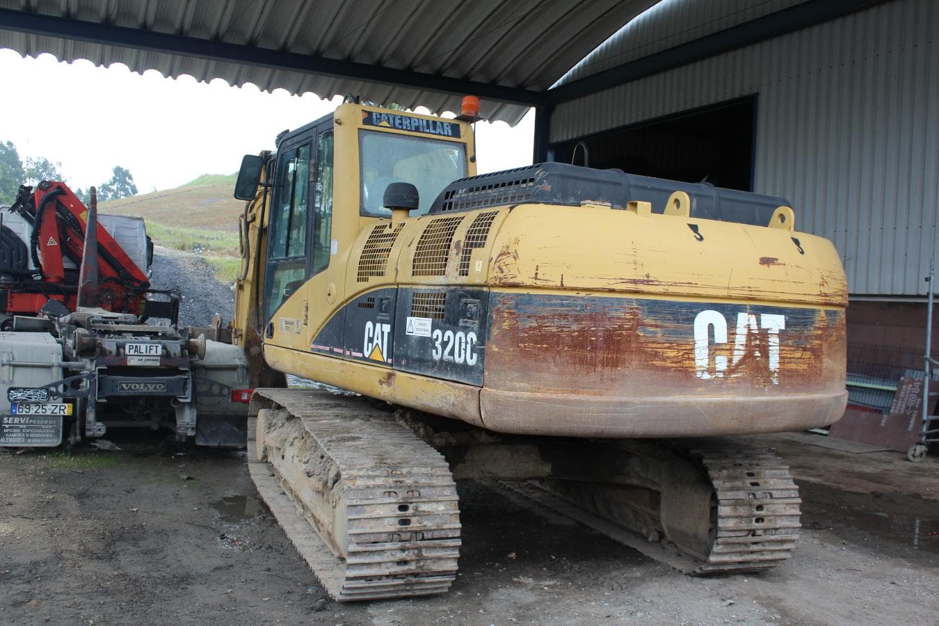 Escavadora Rastos CAT 320C — imagem 3