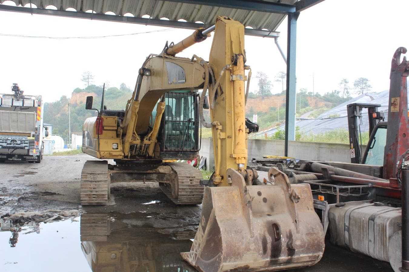 Escavadora Rastos CAT 320C — imagem 7