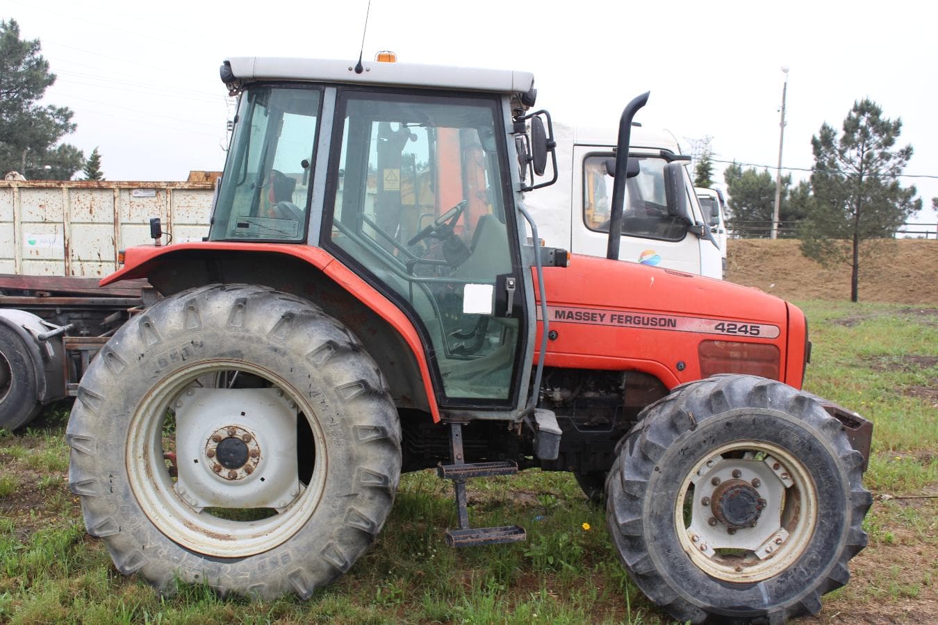 Trator Agrícola Massey Fergunson 4245 — imagem 3