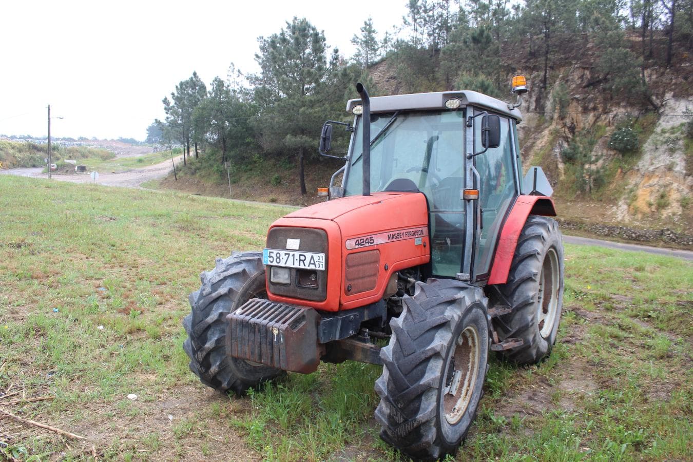 Trator Agrícola Massey Fergunson 4245 — imagem 1