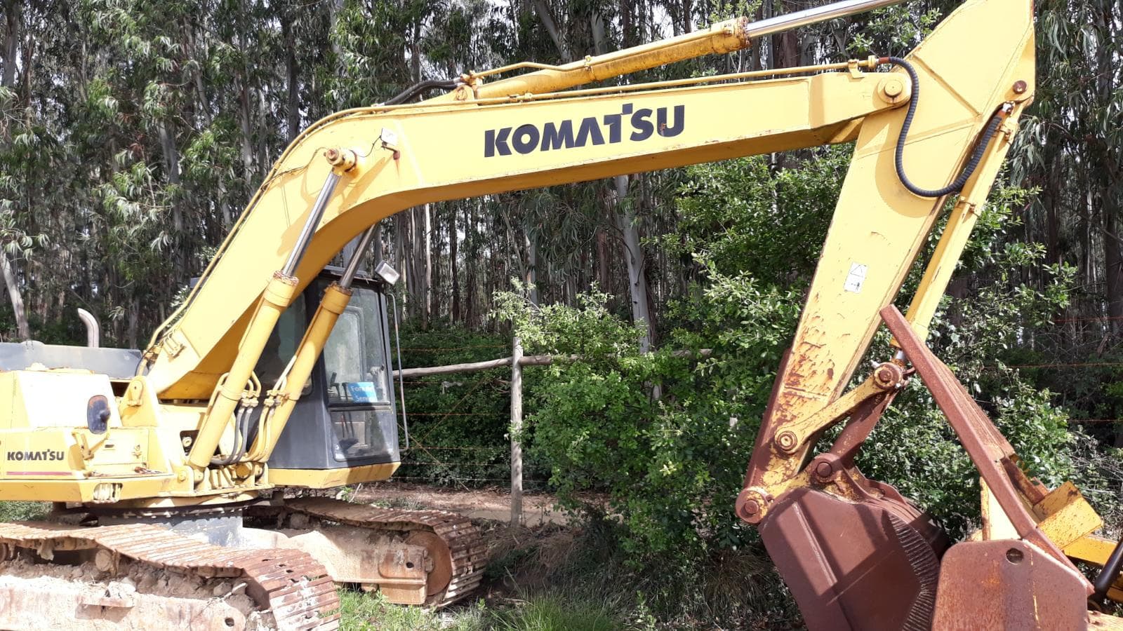 Escavadora KOMATSU — imagem 2
