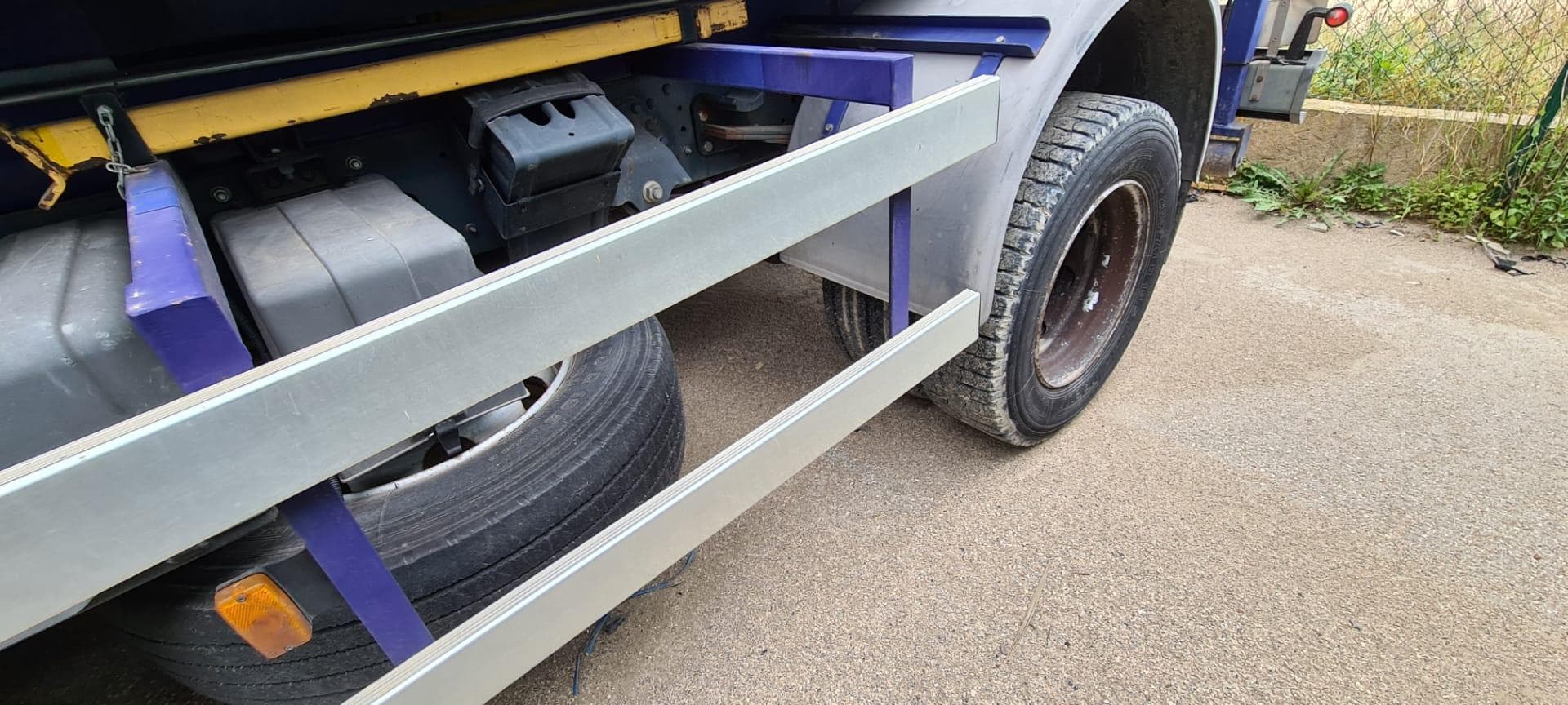 Iveco Eurocargo ML120 com Contentor Basculante 6/9 — imagen 6
