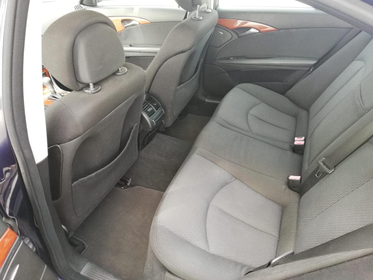 Mercedes-Benz E220 CDI — image 9