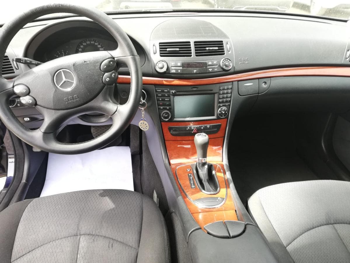 Mercedes-Benz E220 CDI — image 7