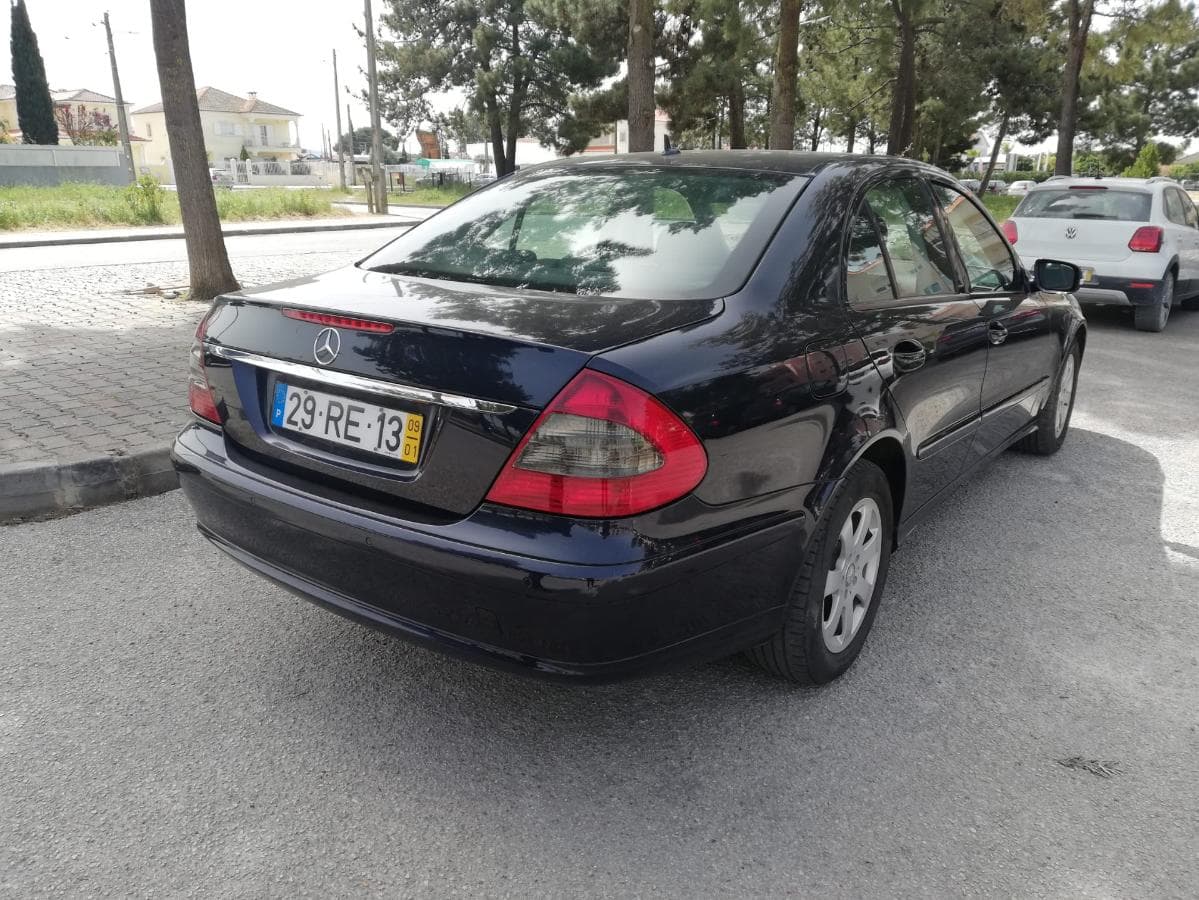 Mercedes-Benz E220 CDI — image 6