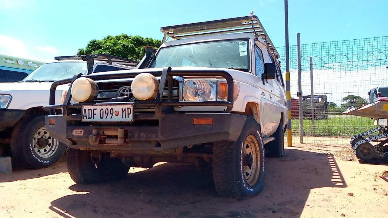 Toyota Landcruiser ·