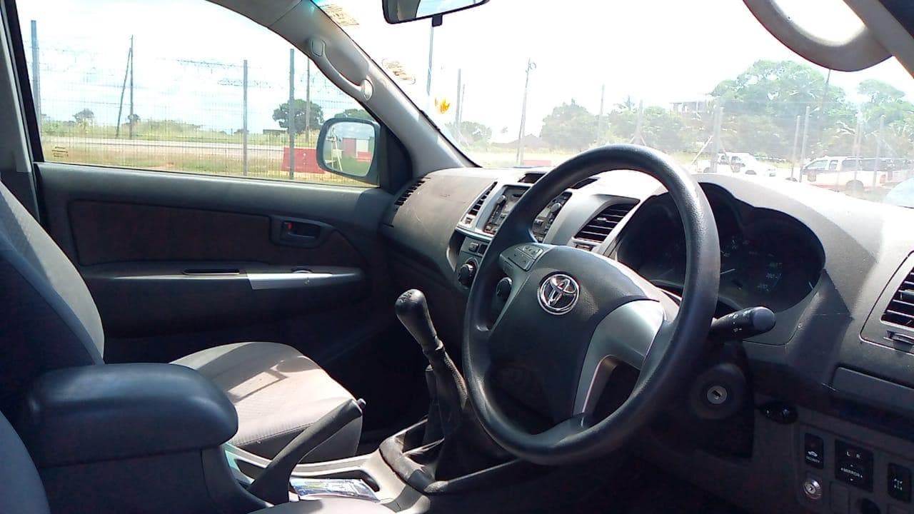 Toyota Hilux · — image 6