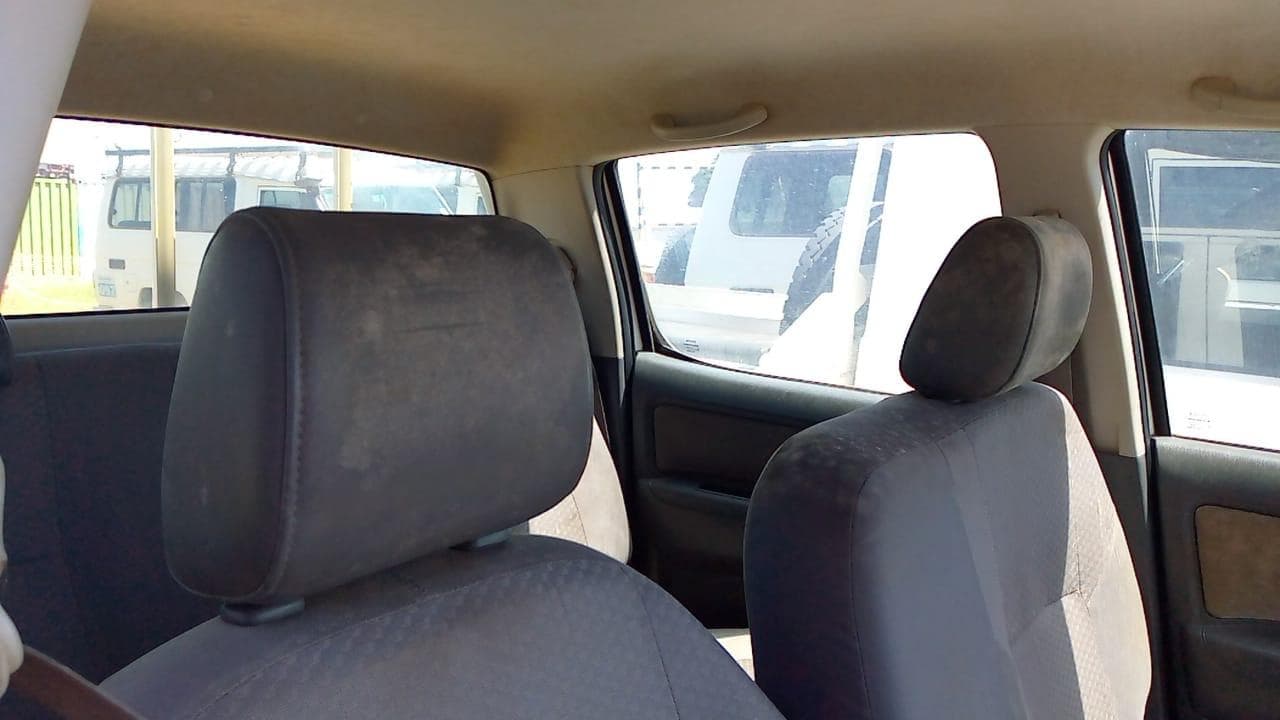Toyota Hilux · — image 2