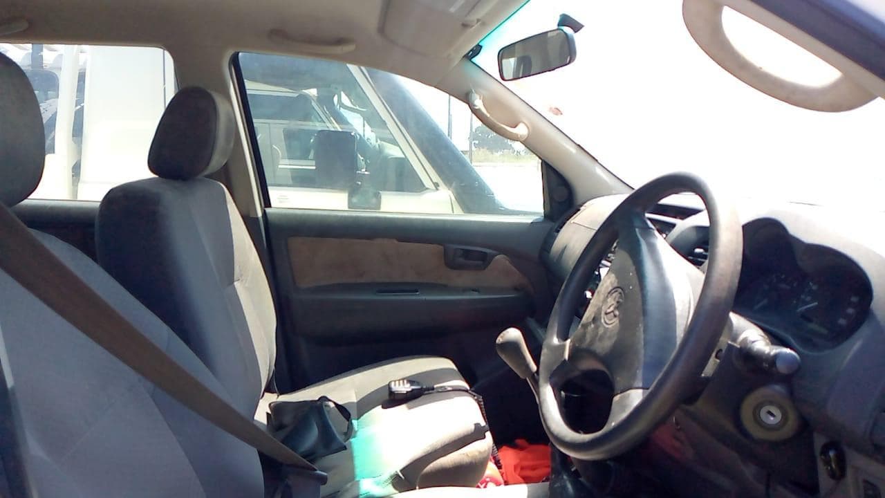Toyota Hilux · — image 3