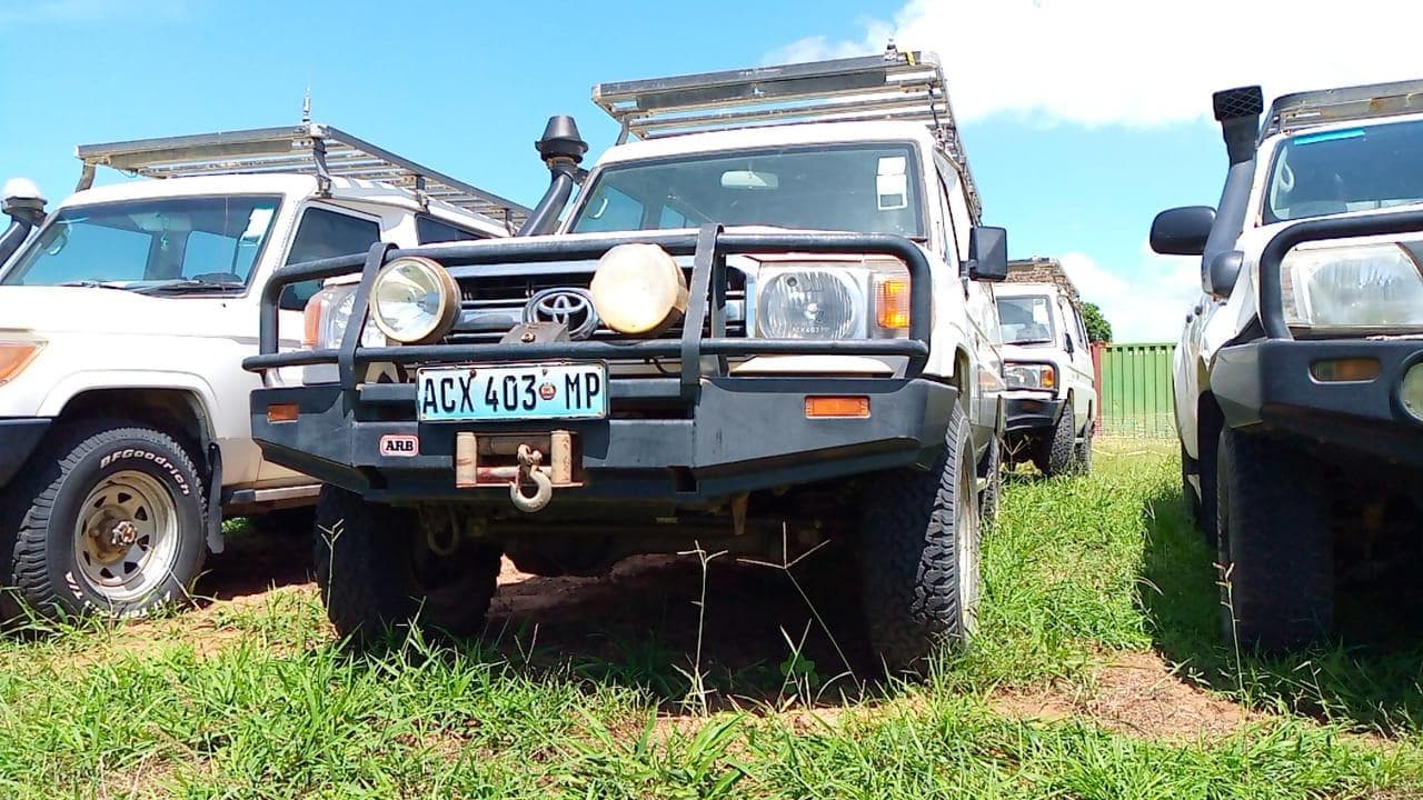 Toyota Landcruiser · — image 2
