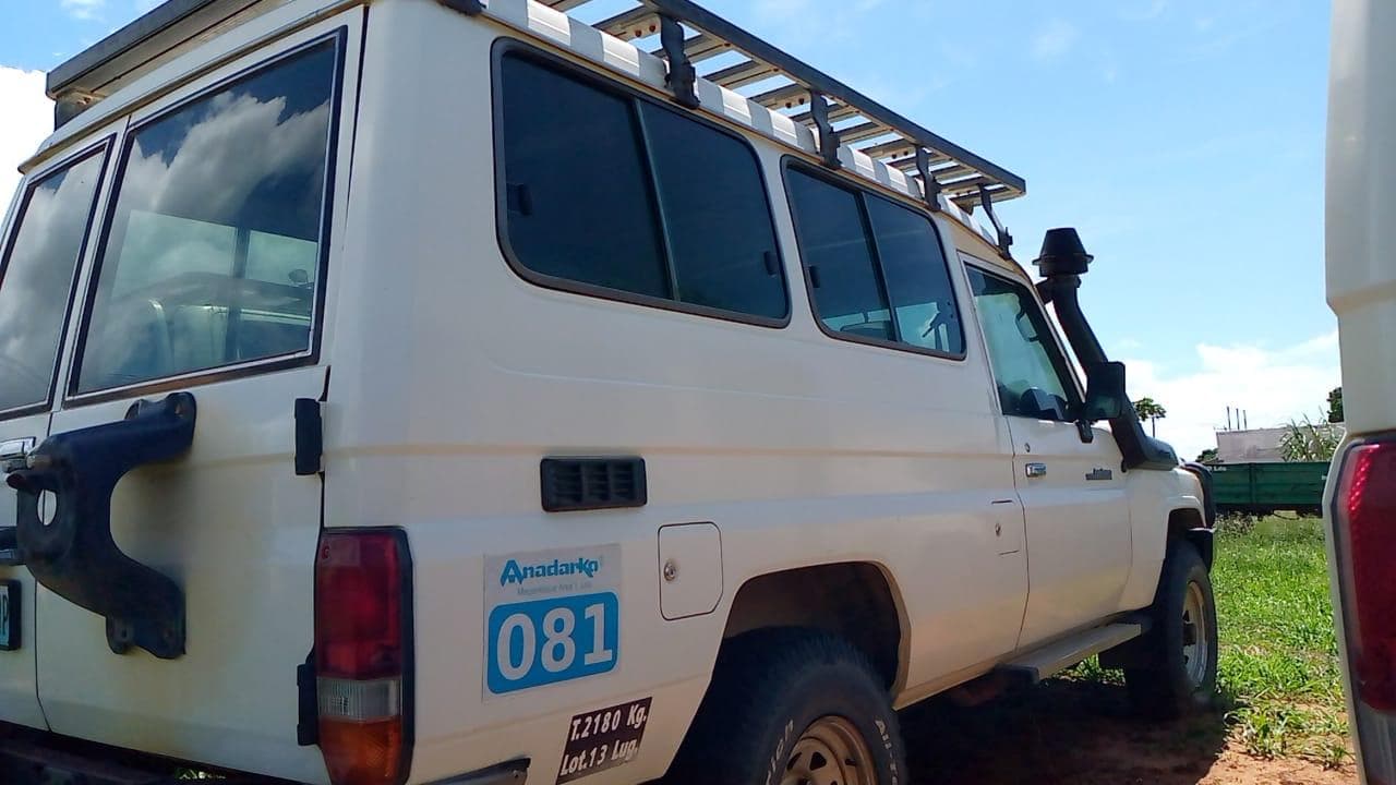 Toyota Landcruiser · — image 3