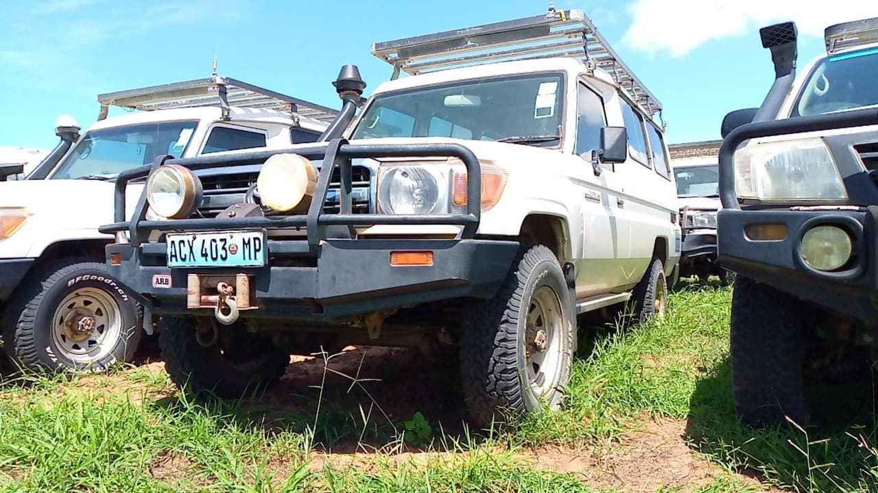 Toyota Landcruiser · — image 1