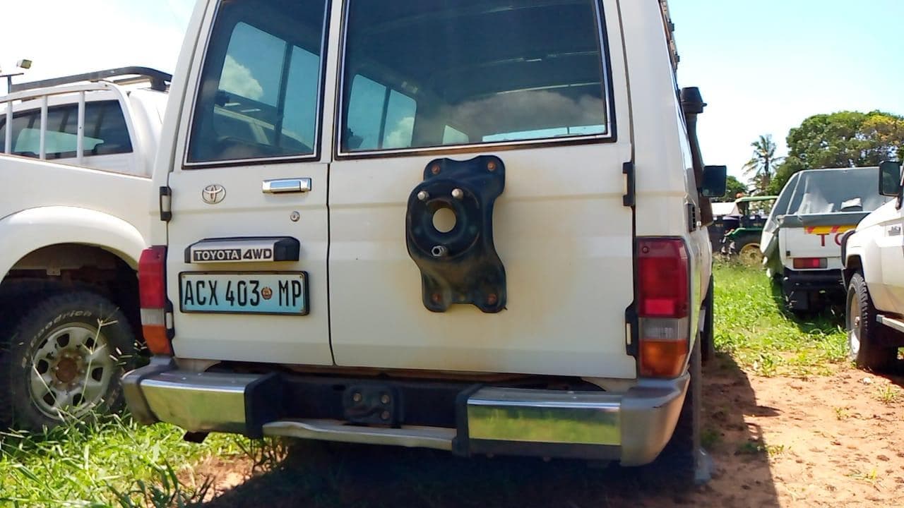 Toyota Landcruiser · — image 6