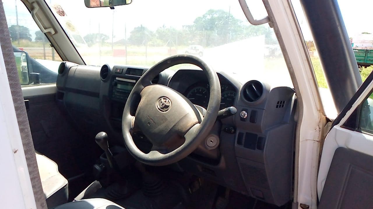 Toyota Landcruiser · — image 8